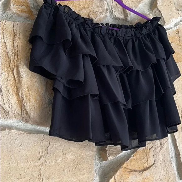 WAYF off shoulder ruffle black top - Picture 3 of 6